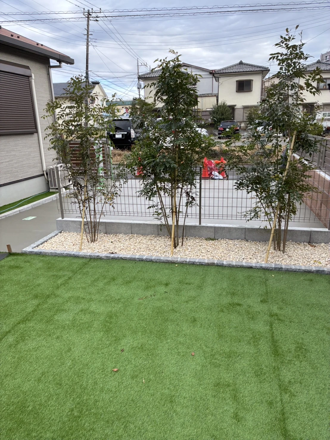 人工芝施工で手軽に美しい庭を