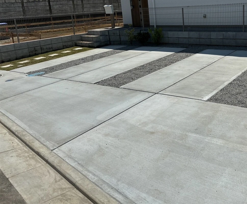 茅ヶ崎で外構工事なら<br />お手頃価格で理想のアプローチや車庫土間を実現